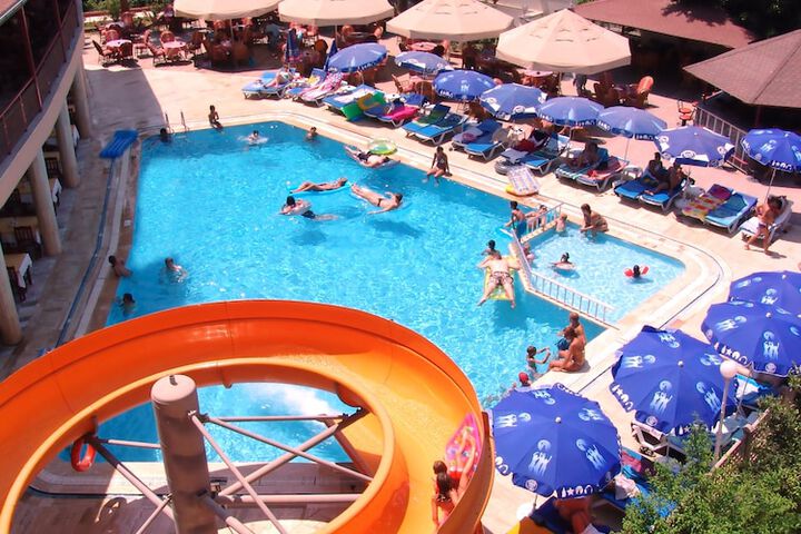 Hotel Pool