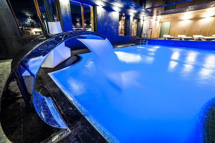 Hotel Pool