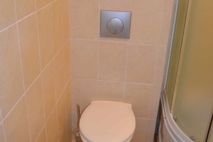 Room 9 of 28