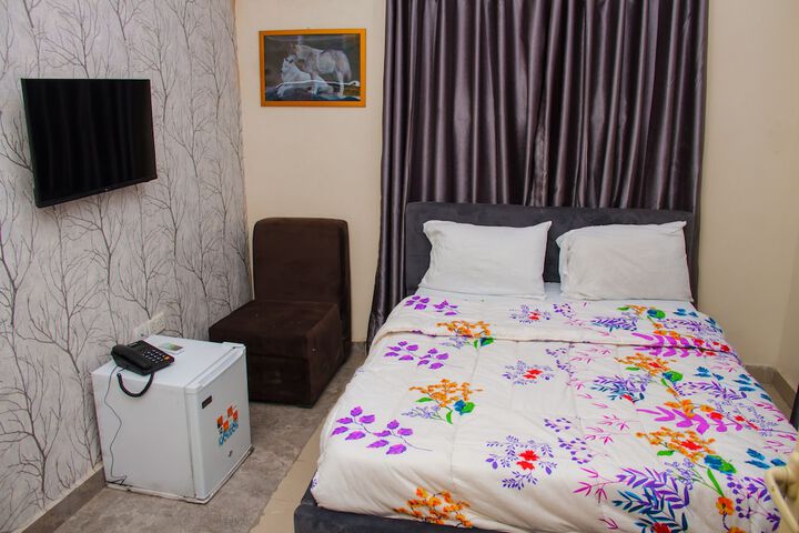 Room 5 of 20