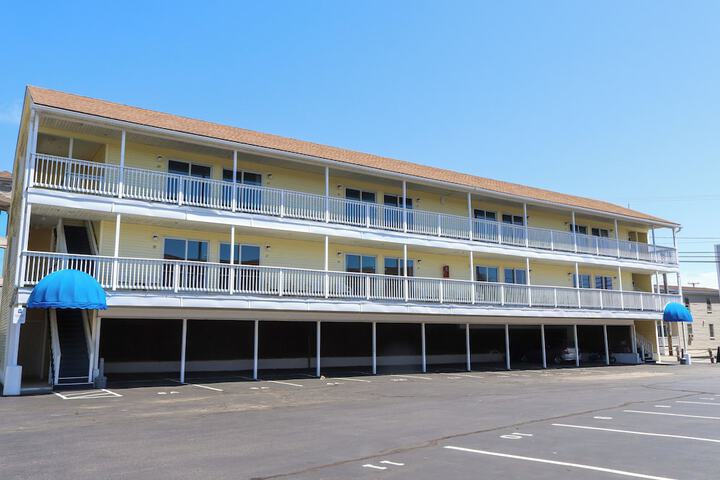 Hotel 27 of 33