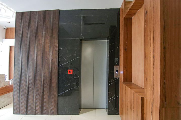 Hotel Interior 4 of 29