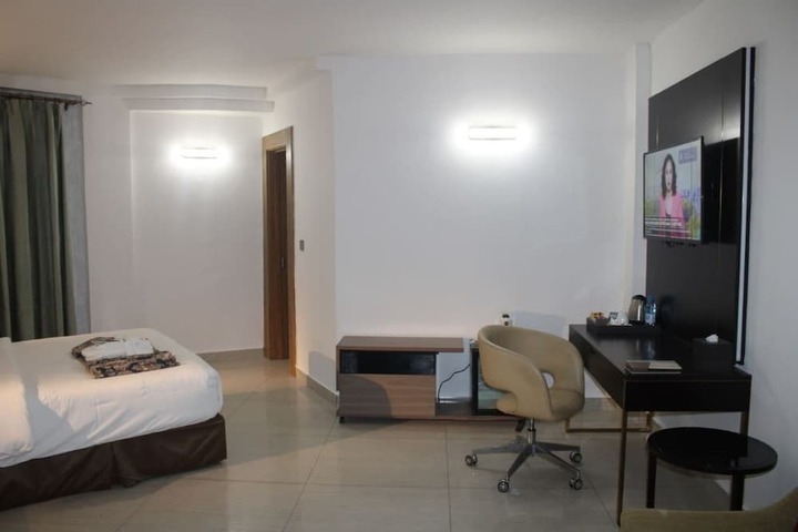 Room 12 of 63