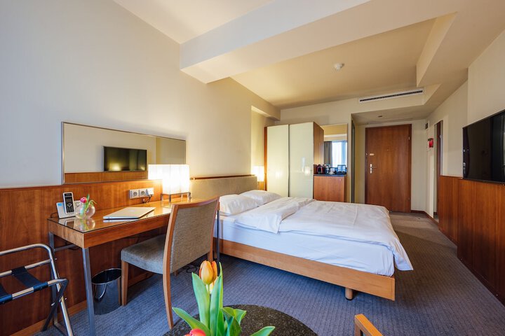 Room 53 of 156