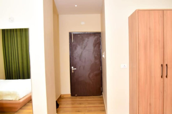Room 4 of 20