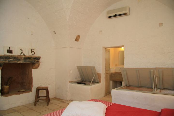 Room 18 of 81