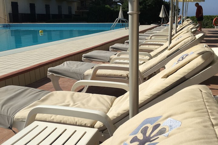 Pool 48 of 73