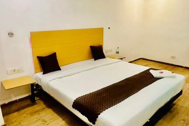 Room 11 of 14