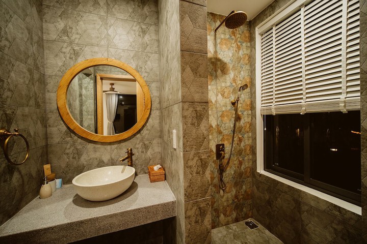 Room 28 of 49