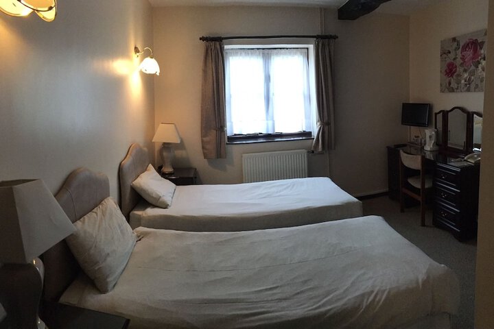 Room 6 of 32