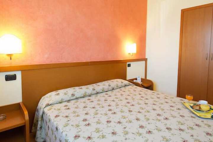 Room 8 of 17