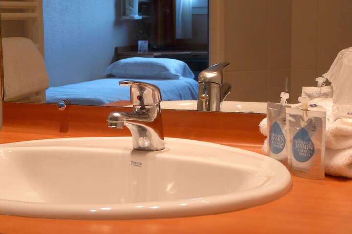 Room 10 of 43