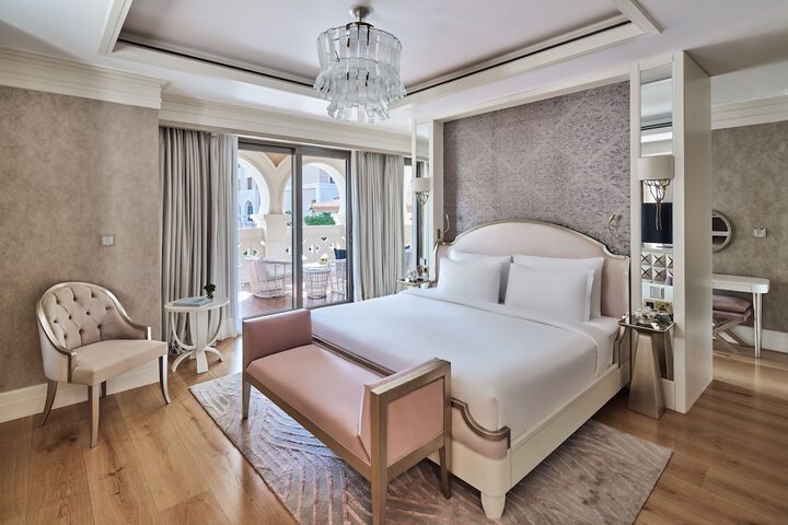 Room 2 of 53