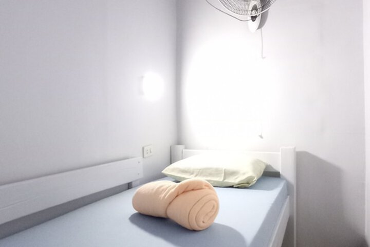 Room 33 of 38