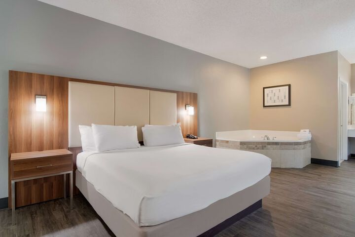1 King Bed (2 of 15)