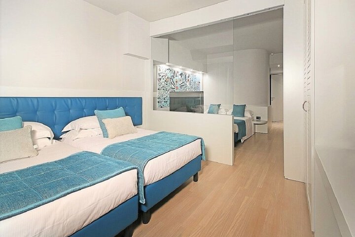Room 9 of 35