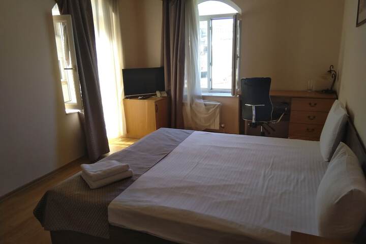 Room 16 of 79