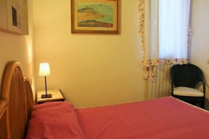 Room 5 of 14