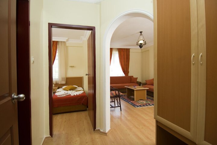 Room 4 of 37