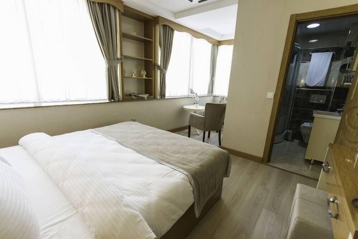 Room 18 of 30