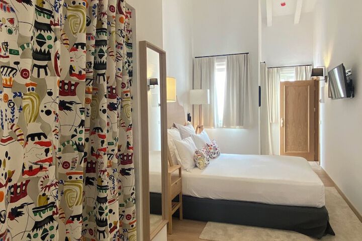 Room 6 of 26