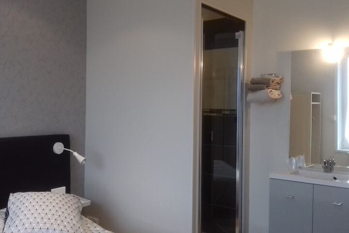 Room 6 of 24