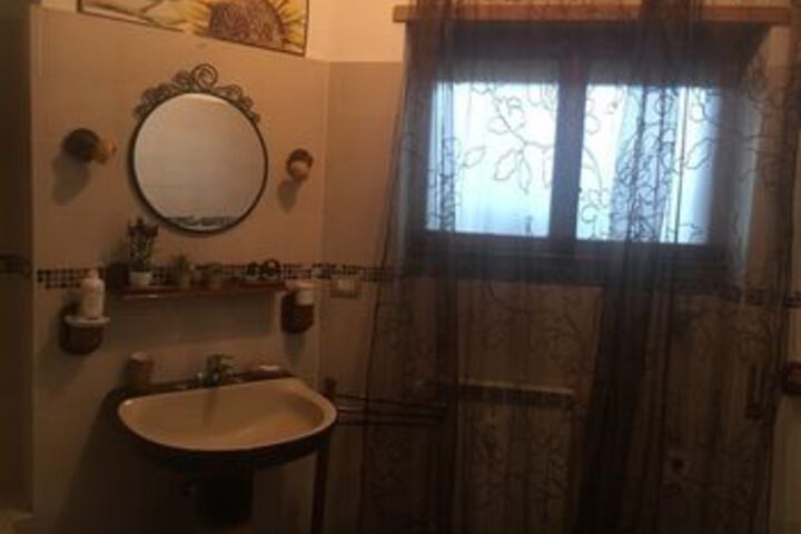 Room 5 of 16