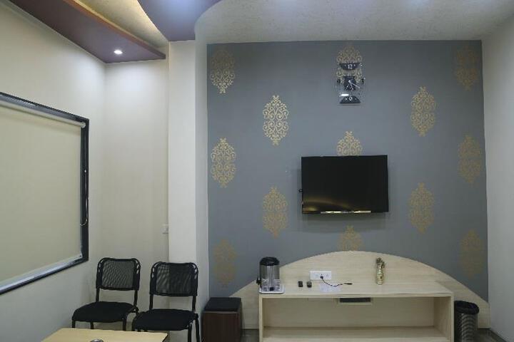 Room 2 of 5