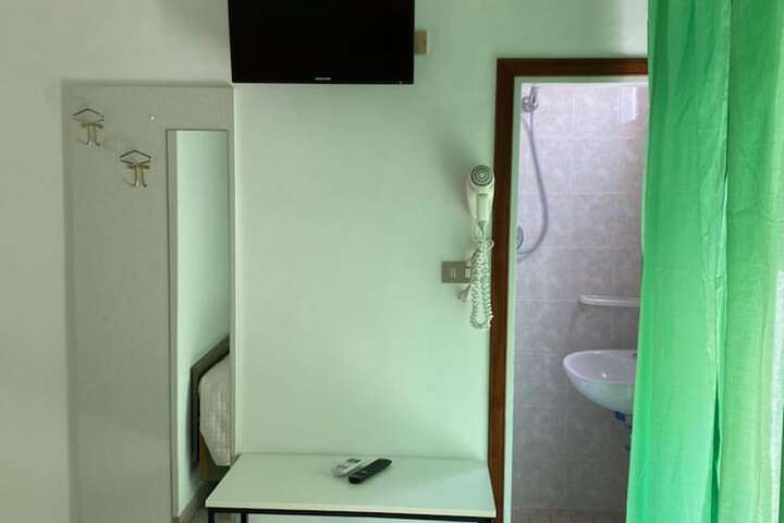 Room 16 of 62