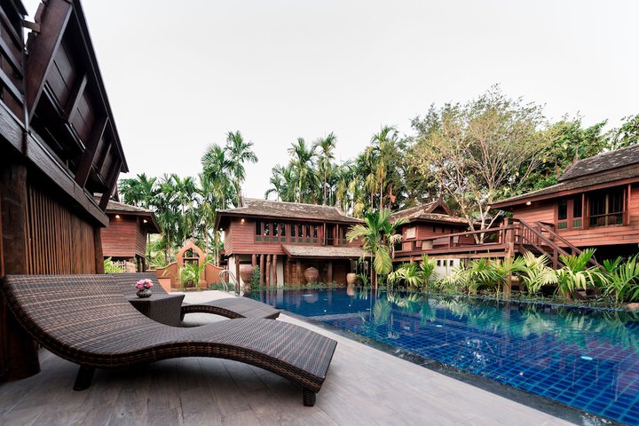 Hotel with Pool