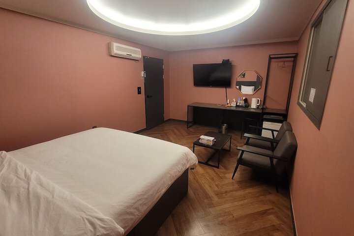 Room 11 of 20