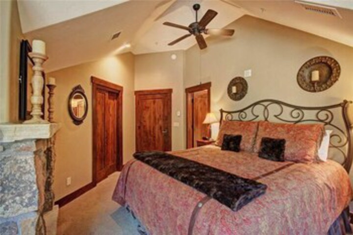 Room 33 of 35
