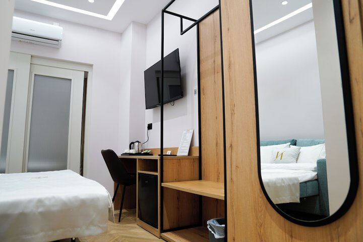 Room 200 of 249