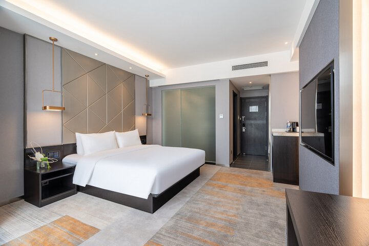 Room 7 of 33