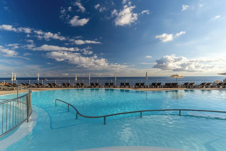 Hotel Pool