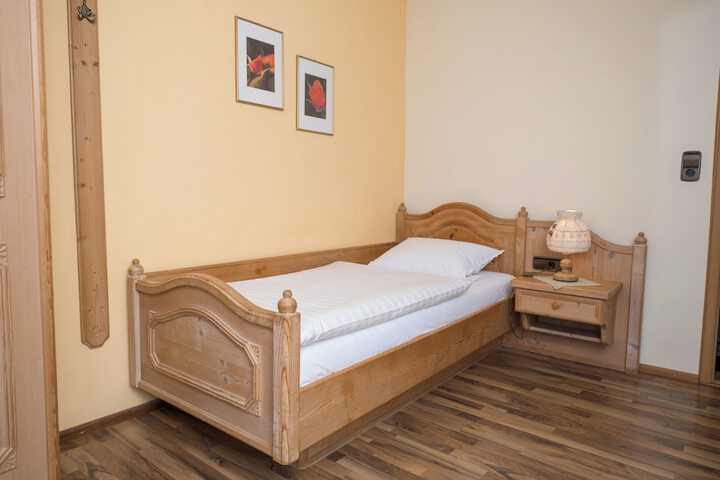 Room 15 of 24