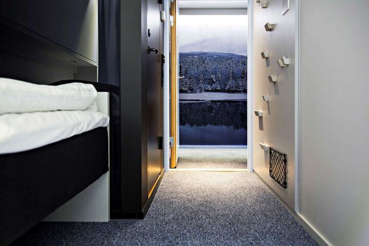 Room 12 of 37