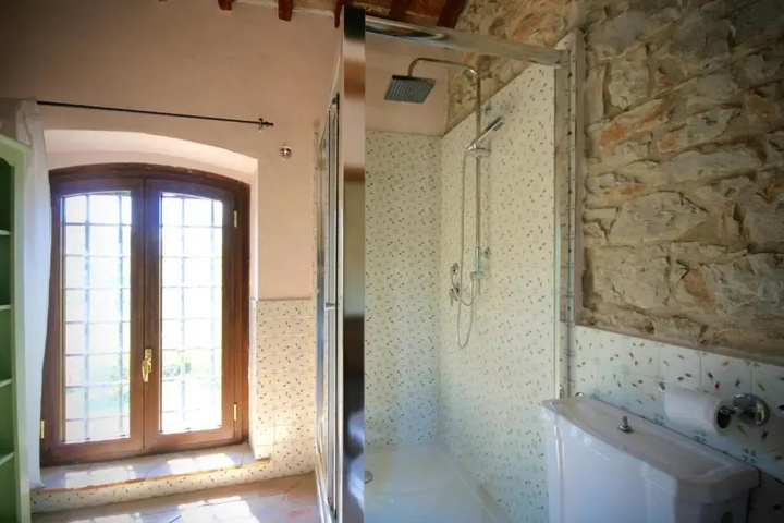 Room 5 of 12