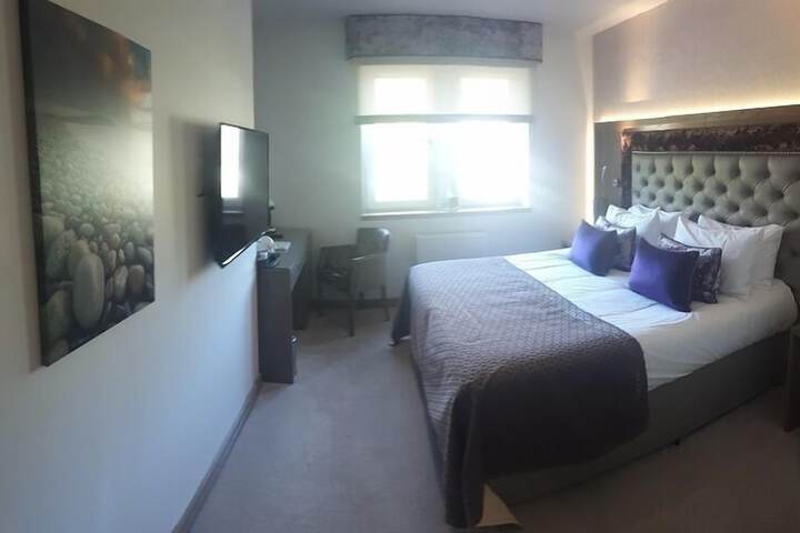 Room 8 of 20