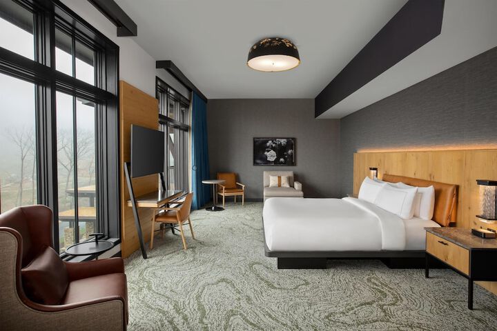 Room 28 of 223