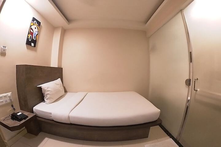 Room 9 of 52