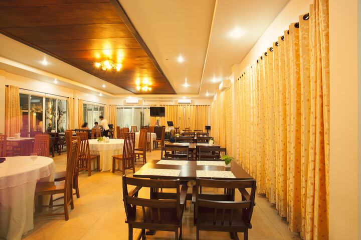 Dining Photos