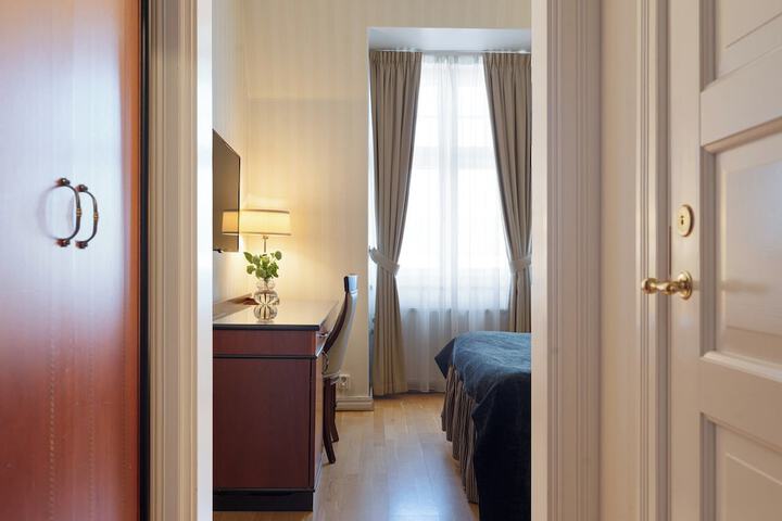 Room 32 of 114