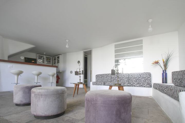 Lounge 92 of 117