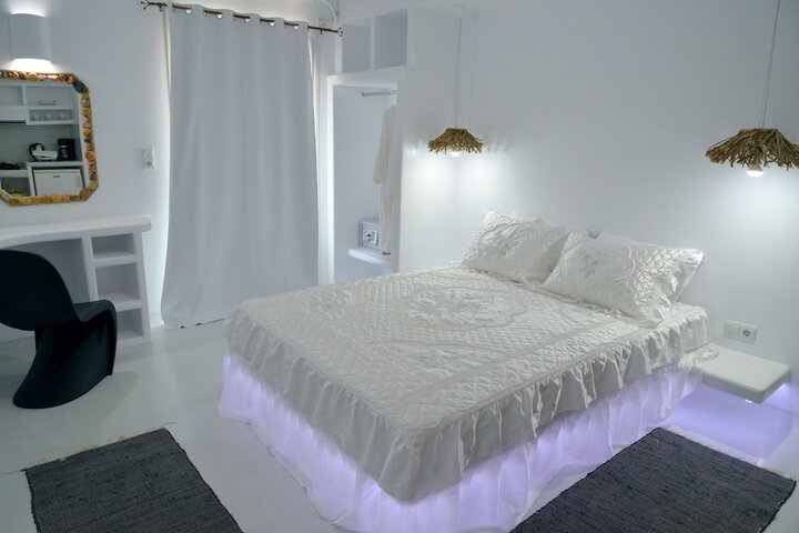 Room 5 of 17