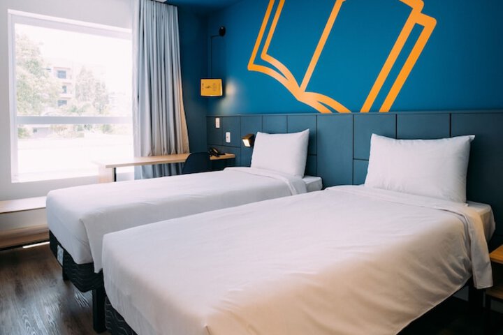 Room 8 of 96
