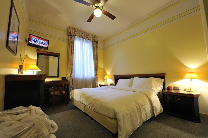 Room 7 of 60