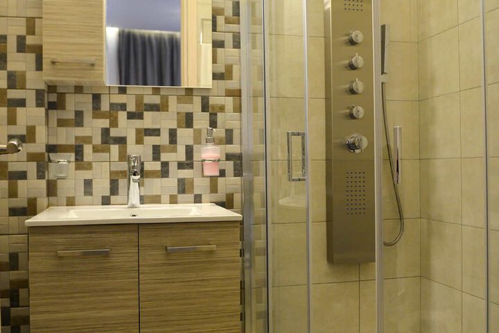 Room 3 of 28