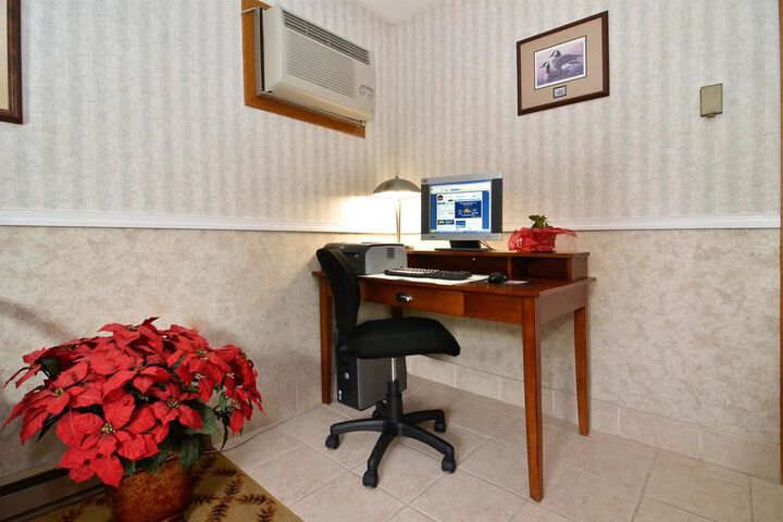 Business Center 27 of 36