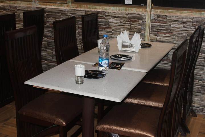 Dining 30 of 41